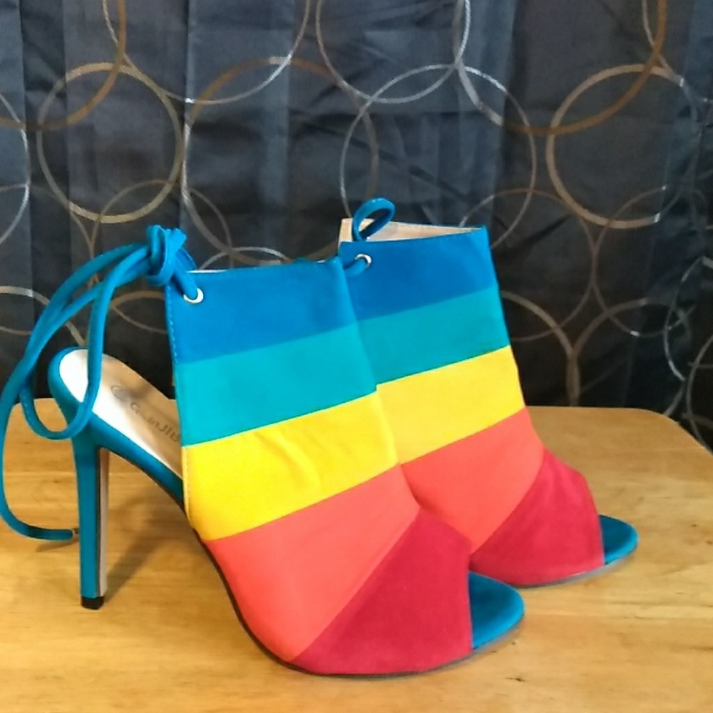 Heels - Picture 2 of 3